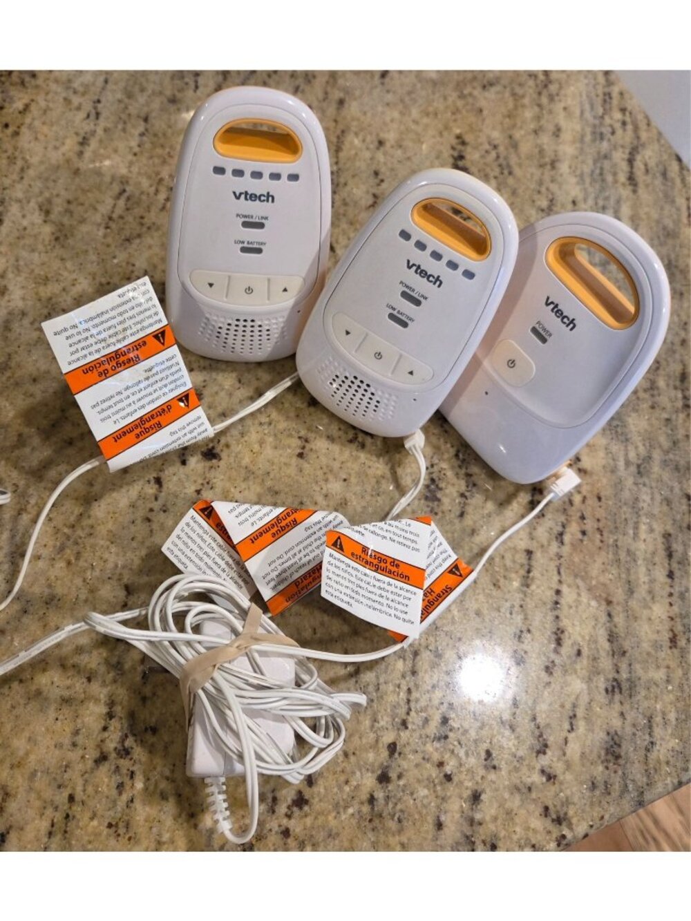 VTech Digital Audio Baby Monitor (DM111) & 2 Belt Clip ons